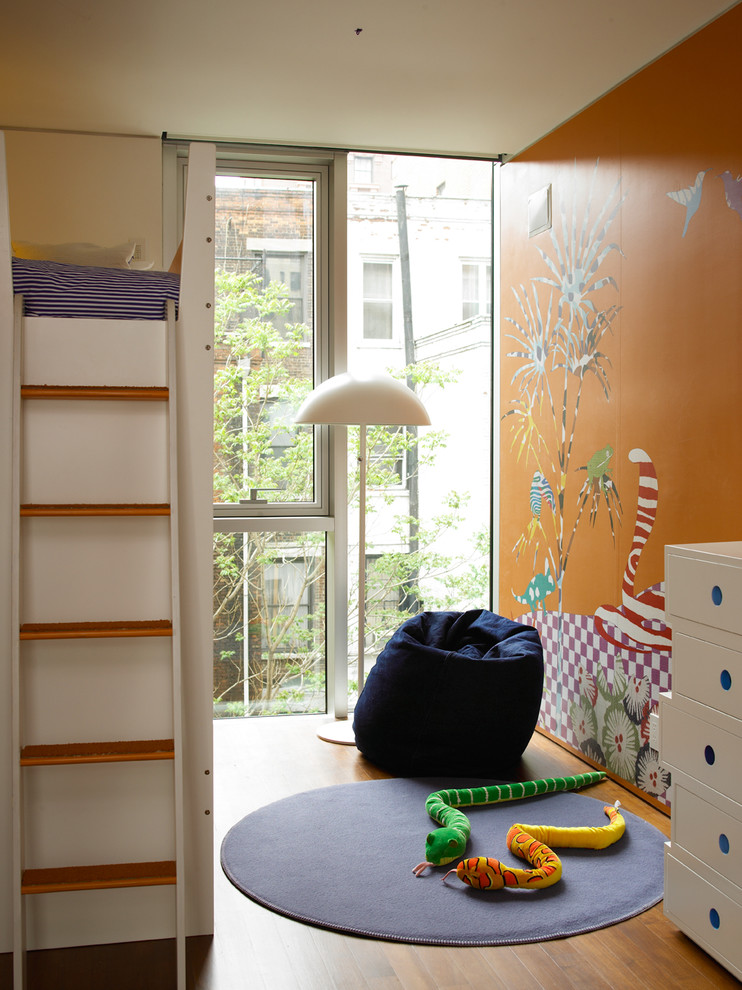 Aménagement d'une salle de jeux d'enfant contemporaine avec un lit superposé.