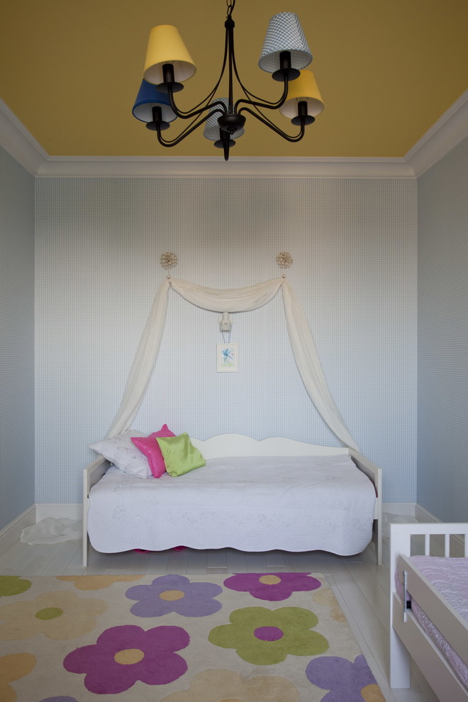 Пример оригинального дизайна: детская среднего размера в современном стиле с спальным местом, серыми стенами и ковровым покрытием для ребенка от 4 до 10 лет, девочки