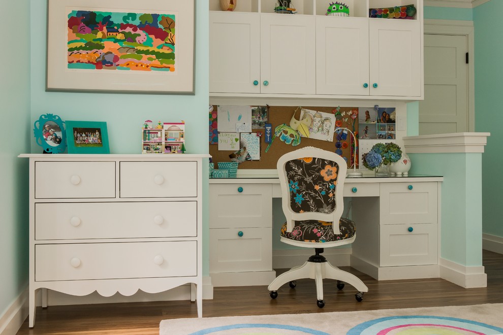 Inspiration for a transitional kids' room remodel in Boston