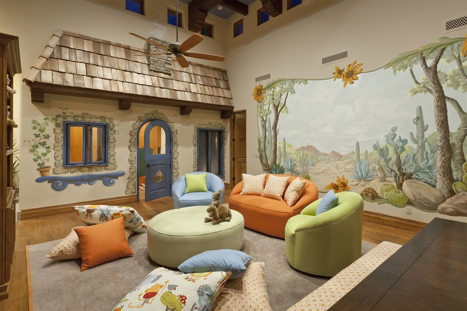 フェニックスにある広い地中海スタイルのおしゃれな子供部屋 (ベージュの壁、無垢フローリング、児童向け) の写真