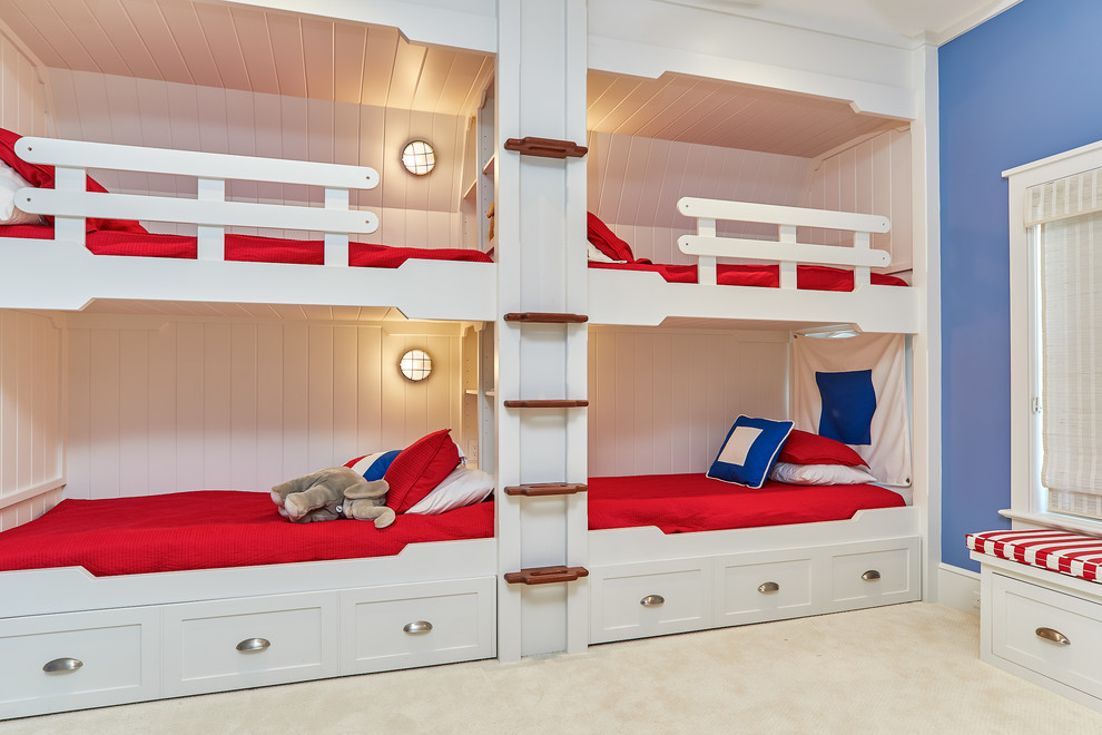 Стильный дизайн: нейтральная детская в морском стиле с спальным местом, синими стенами, ковровым покрытием и бежевым полом для ребенка от 4 до 10 лет - последний тренд