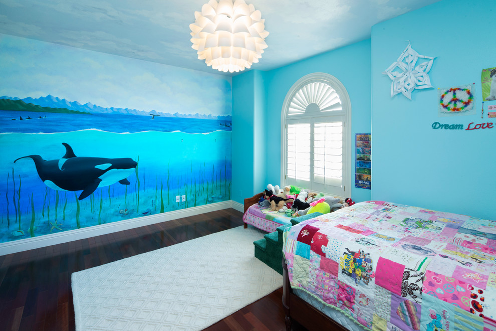 ラスベガスにあるトラディショナルスタイルのおしゃれな子供の寝室の写真