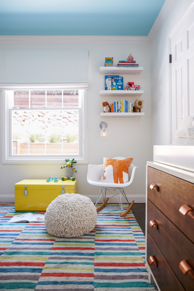 Imagen de dormitorio infantil de 1 a 3 años contemporáneo