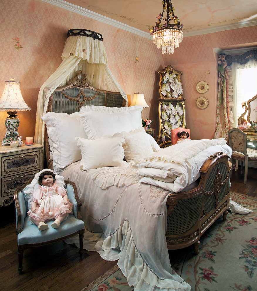 ダラスにあるヴィクトリアン調のおしゃれな子供部屋の写真