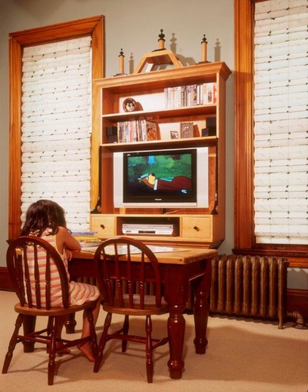 ミネアポリスにあるお手頃価格のヴィクトリアン調のおしゃれな子供部屋の写真