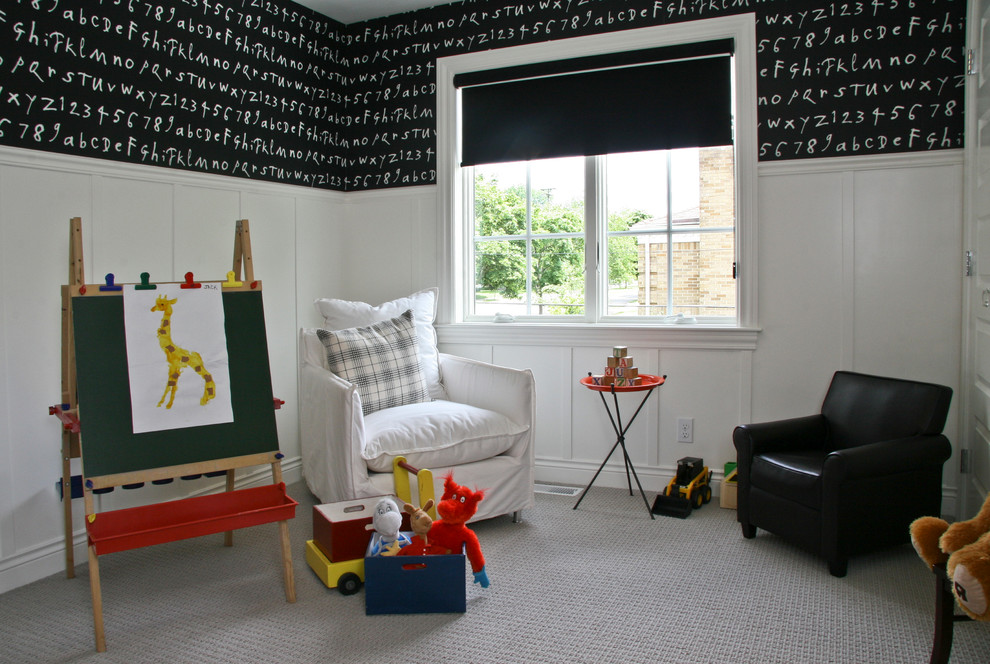 Foto di una stanza dei giochi chic di medie dimensioni con pareti bianche e moquette