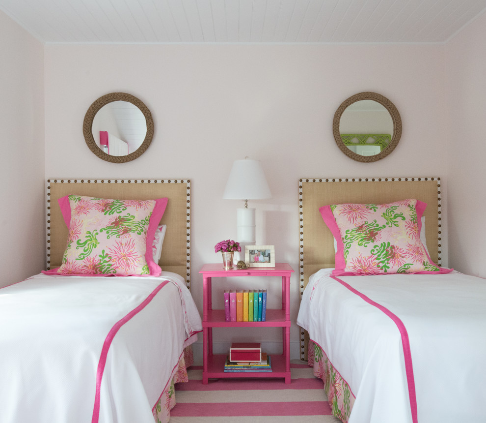 На фото: детская в морском стиле с спальным местом, розовыми стенами и ковровым покрытием для ребенка от 4 до 10 лет, девочки, двоих детей с