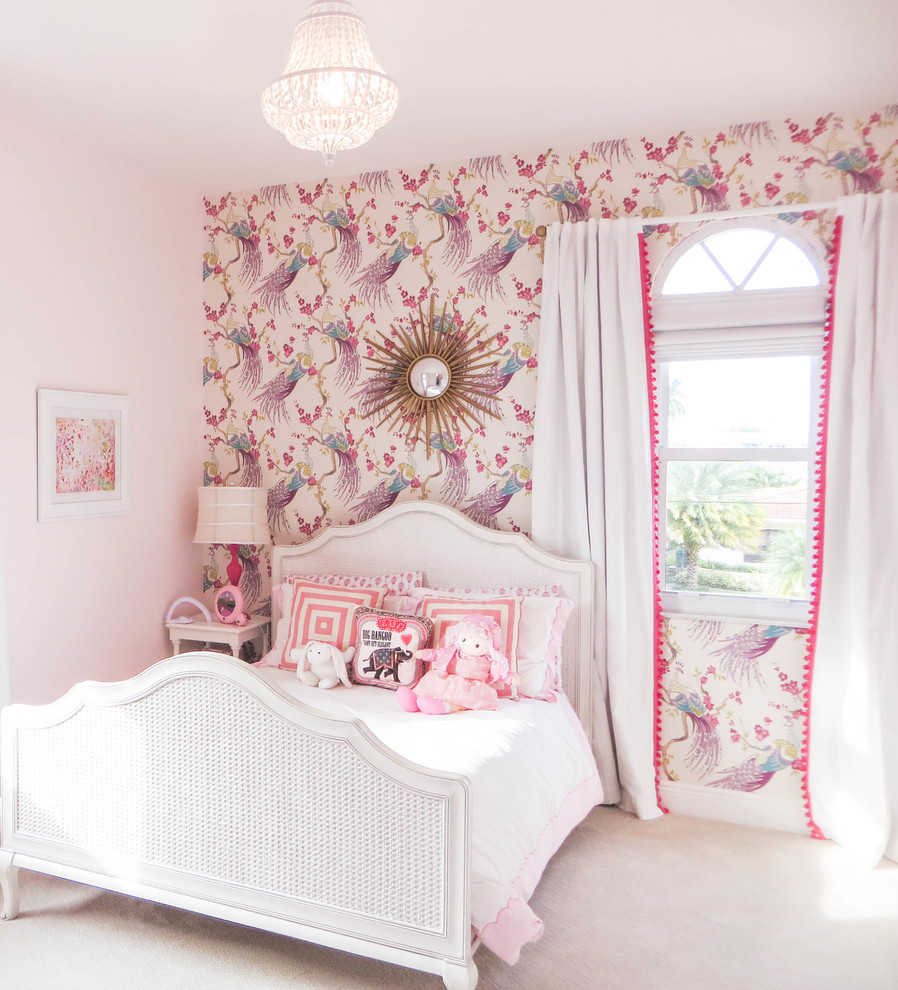 Ejemplo de dormitorio infantil de 4 a 10 años contemporáneo de tamaño medio con moqueta y paredes multicolor