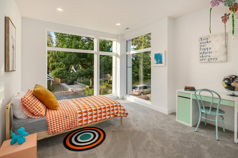 Idee per una cameretta per bambini da 4 a 10 anni contemporanea con pareti bianche, moquette e pavimento grigio
