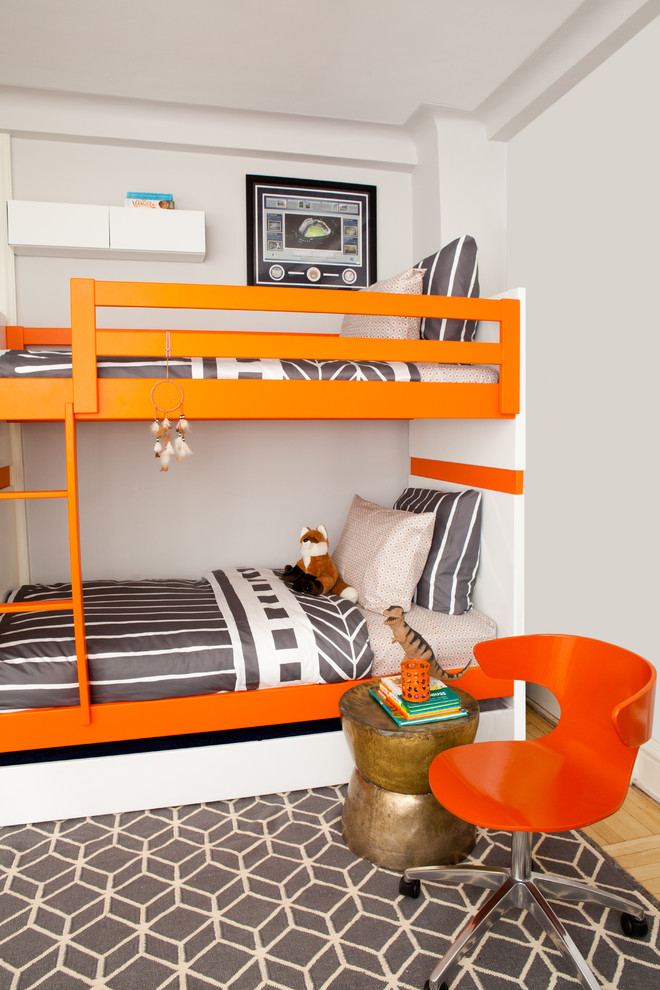 Cette photo montre une chambre de garçon tendance avec un lit superposé.