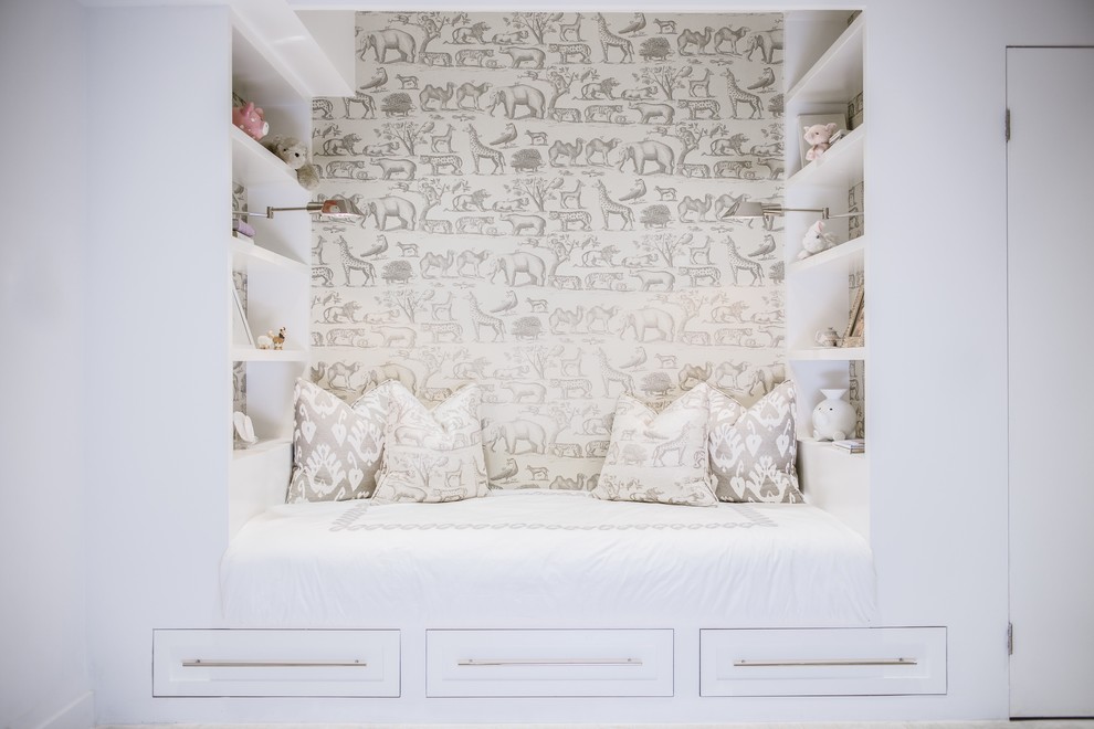 Idéer för att renovera ett vintage könsneutralt småbarnsrum kombinerat med sovrum, med vita väggar
