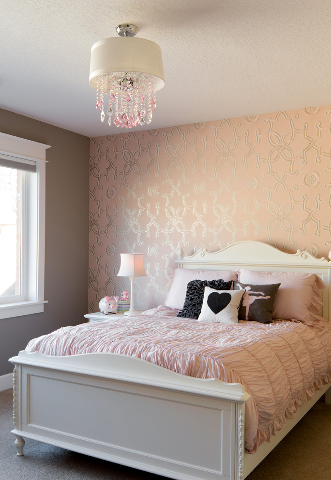 Idéer för mellanstora vintage flickrum kombinerat med sovrum och för 4-10-åringar, med grå väggar och heltäckningsmatta
