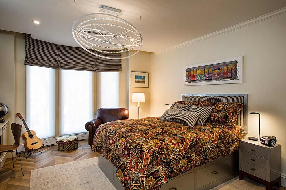 Diseño de dormitorio minimalista de tamaño medio con suelo de madera en tonos medios