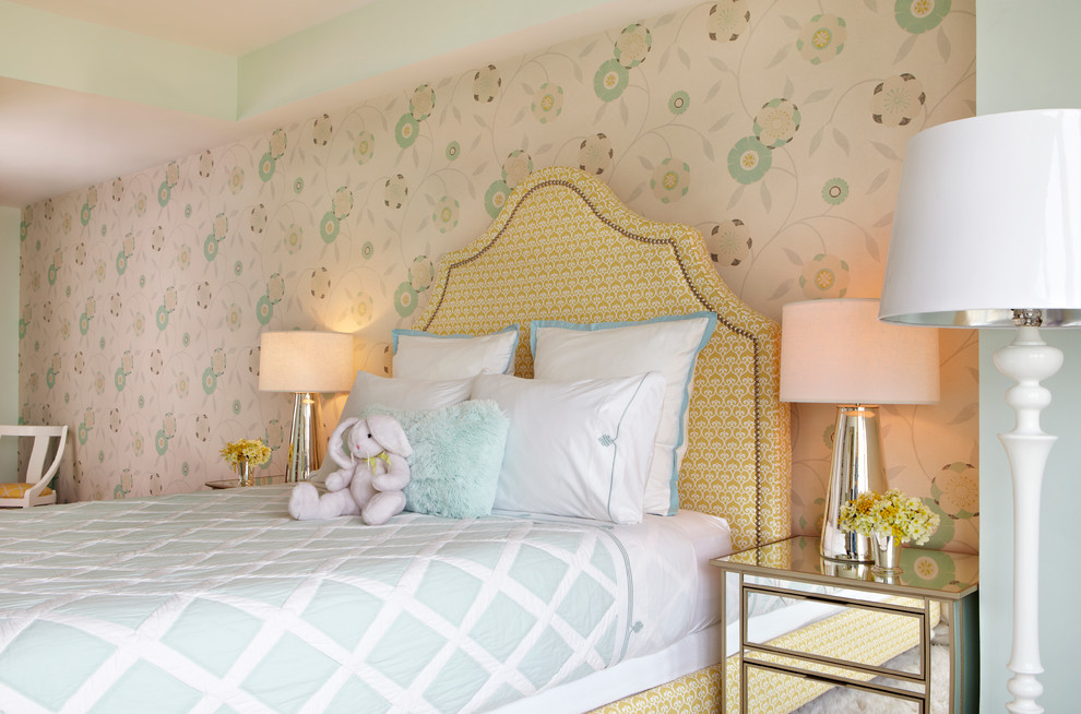Design ideas for a traditional children’s room for girls in New York.