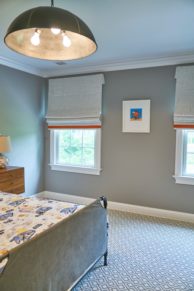 Foto de dormitorio infantil de 4 a 10 años clásico renovado pequeño con paredes grises, moqueta y suelo gris