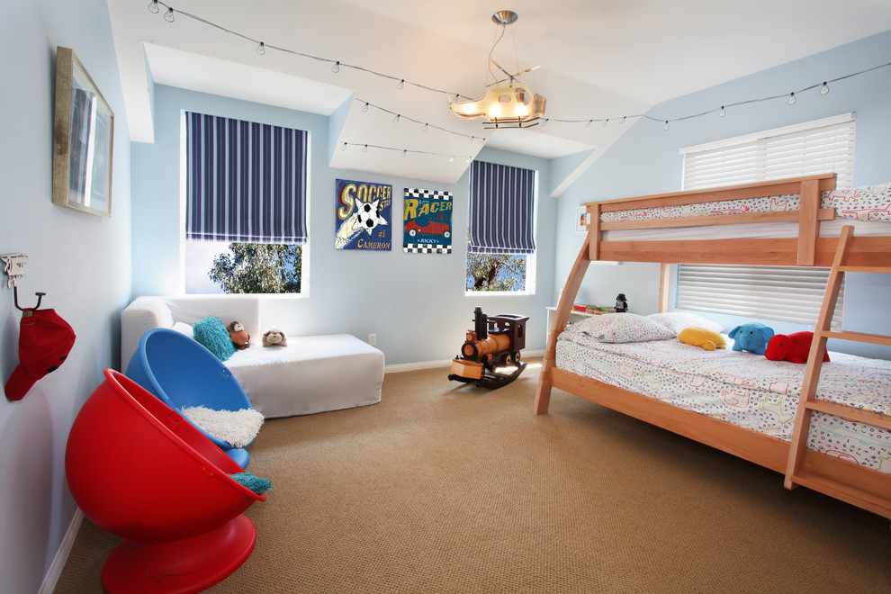 Photo of a classic kids' bedroom in Orange County with blue walls.