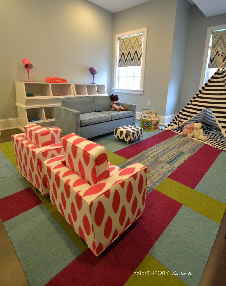 Großes, Neutrales Modernes Kinderzimmer mit Spielecke, blauer Wandfarbe und Laminat in Boston