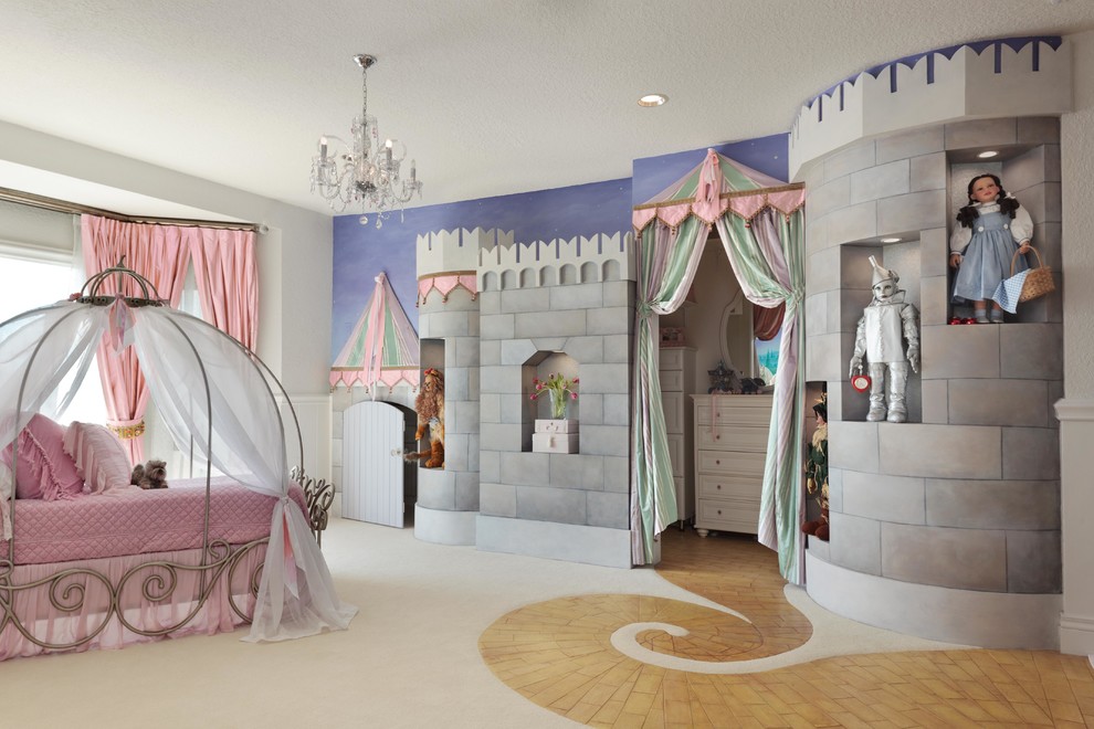 Свежая идея для дизайна: огромная детская в стиле фьюжн с спальным местом, серыми стенами и ковровым покрытием для ребенка от 4 до 10 лет, девочки - отличное фото интерьера