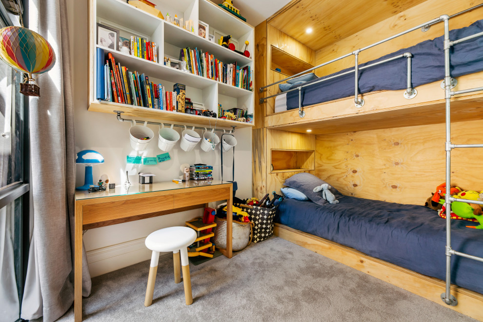 Ejemplo de dormitorio infantil contemporáneo con paredes blancas, moqueta y suelo gris
