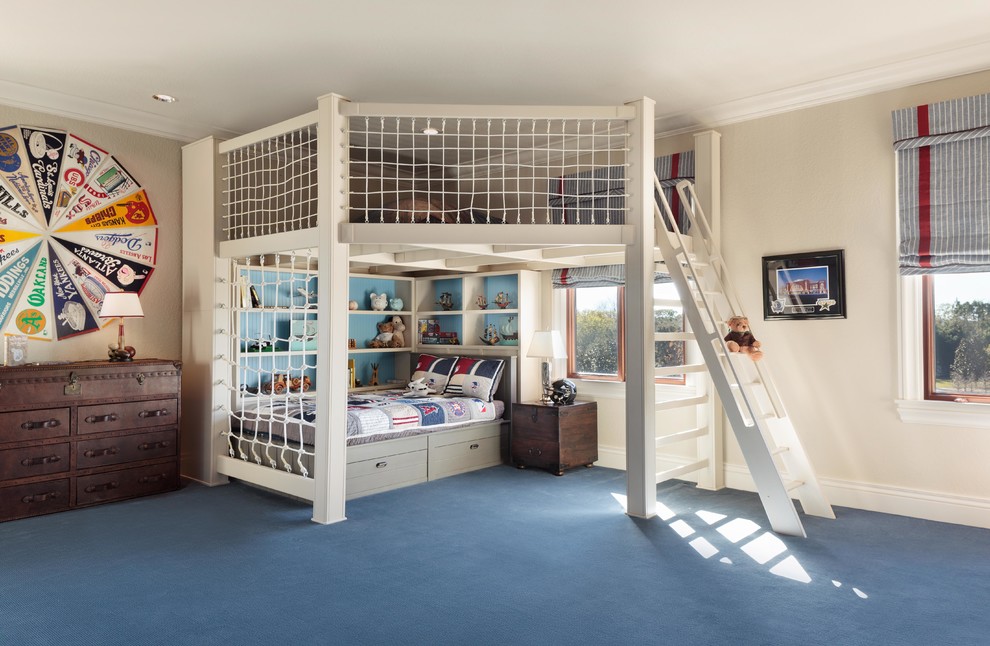 Свежая идея для дизайна: огромная детская в стиле фьюжн с спальным местом, бежевыми стенами и ковровым покрытием для ребенка от 4 до 10 лет, мальчика - отличное фото интерьера