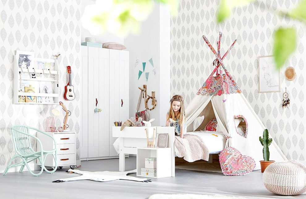 Стильный дизайн: нейтральная детская в современном стиле с спальным местом - последний тренд
