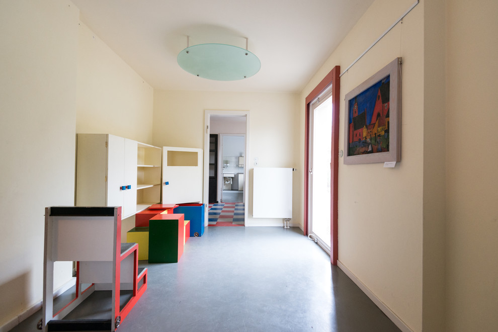 This is an example of a modern kids' bedroom in Berlin.