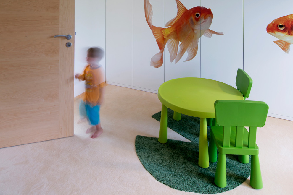 Photo of a contemporary gender neutral kids' bedroom in Nuremberg with white walls.