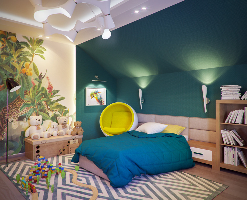 Exemple d'une grande chambre d'enfant de 4 à 10 ans éclectique avec un mur vert et un sol en bois brun.