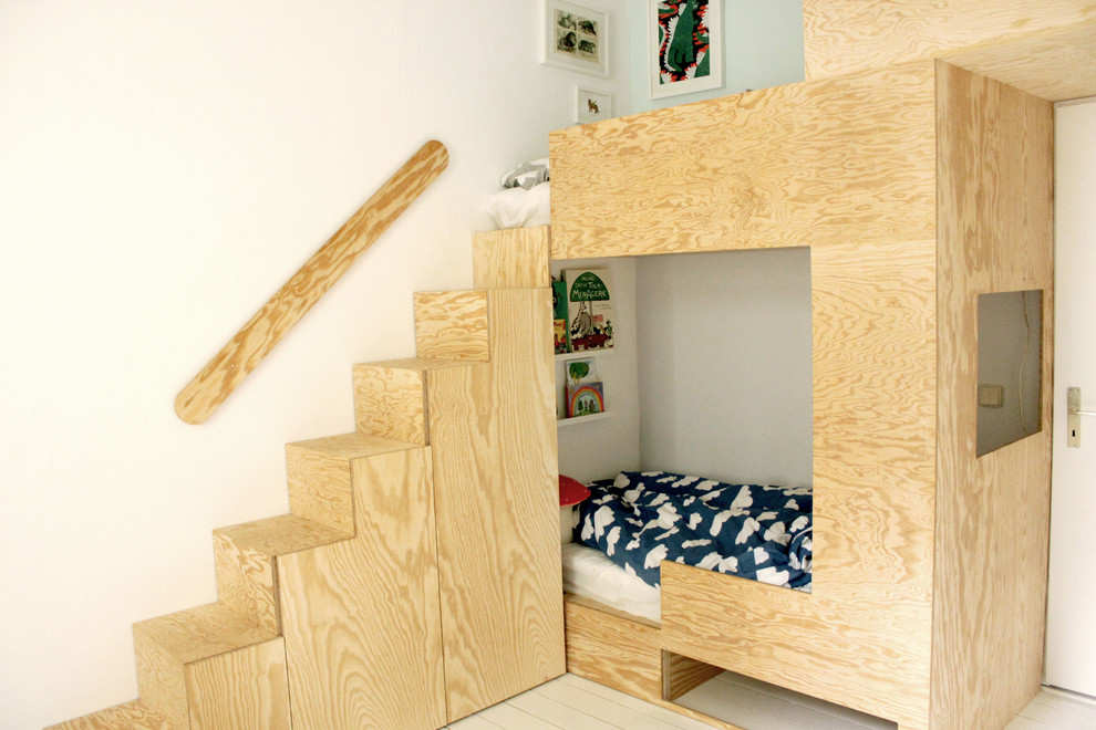 Exemple d'une chambre d'enfant de 4 à 10 ans tendance avec un mur blanc et un lit superposé.