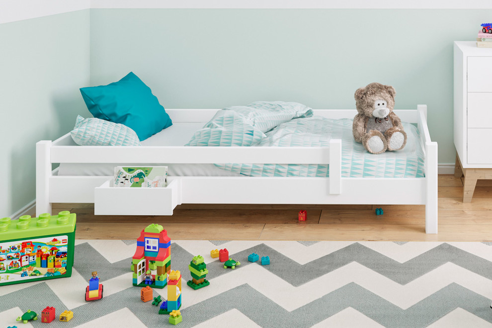 Ejemplo de dormitorio infantil de 4 a 10 años contemporáneo pequeño con paredes verdes y suelo de madera clara