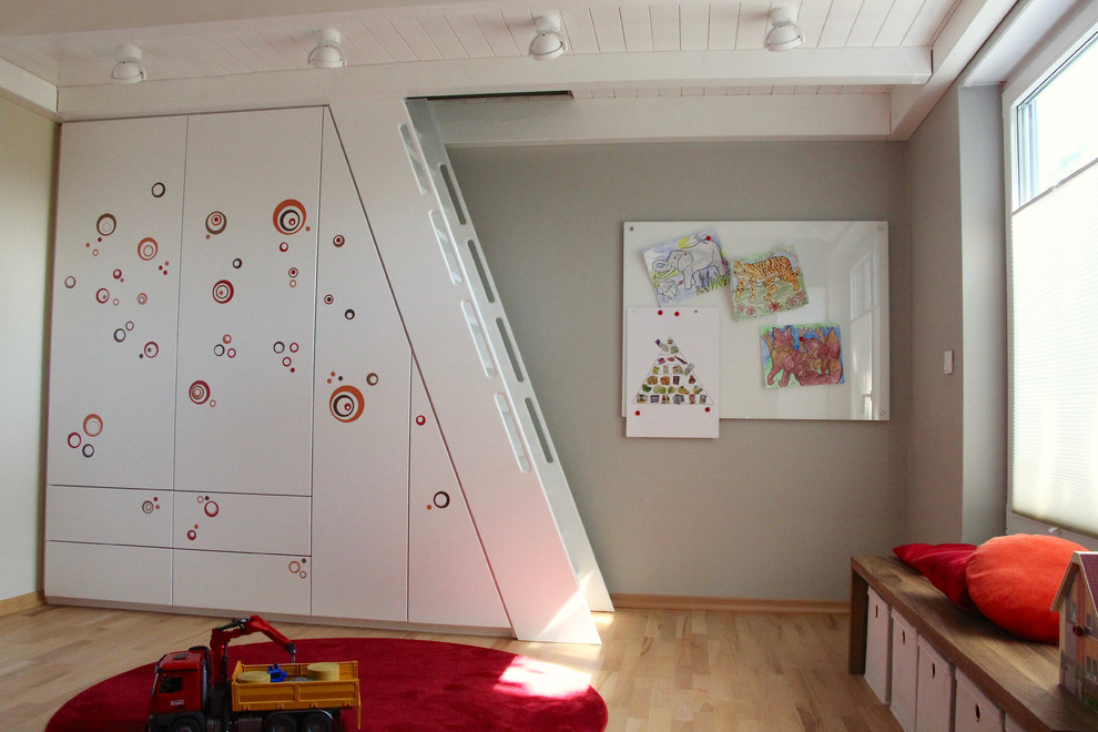 Inspiration for an eclectic kids' room remodel in Frankfurt