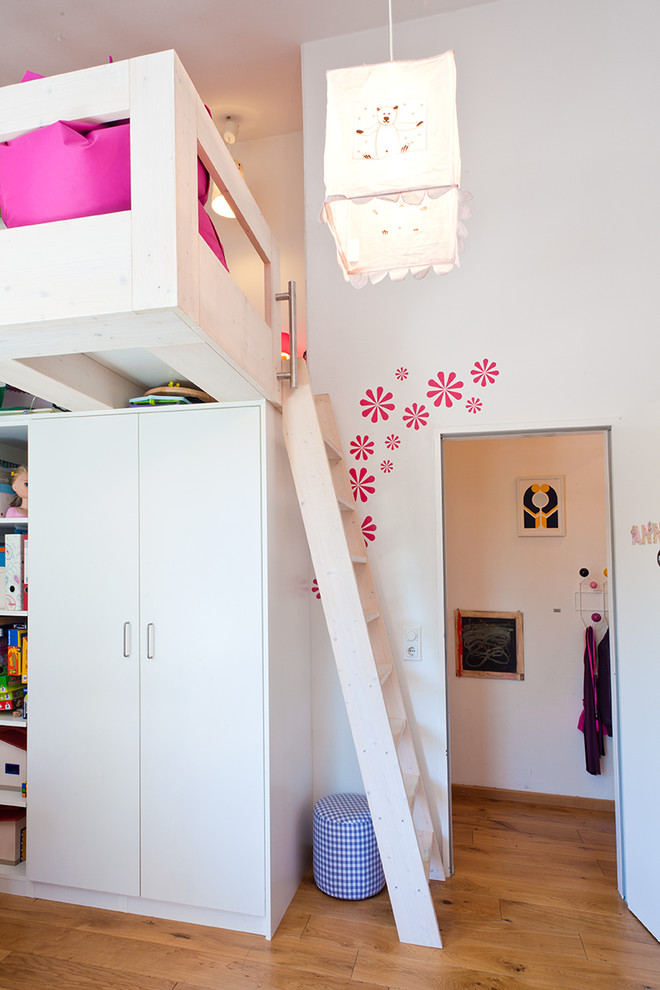 Contemporary kids' bedroom in Dusseldorf.