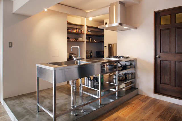 倉庫に住む 千葉 築年 Industrial Kitchen Tokyo By Howzlife Houzz