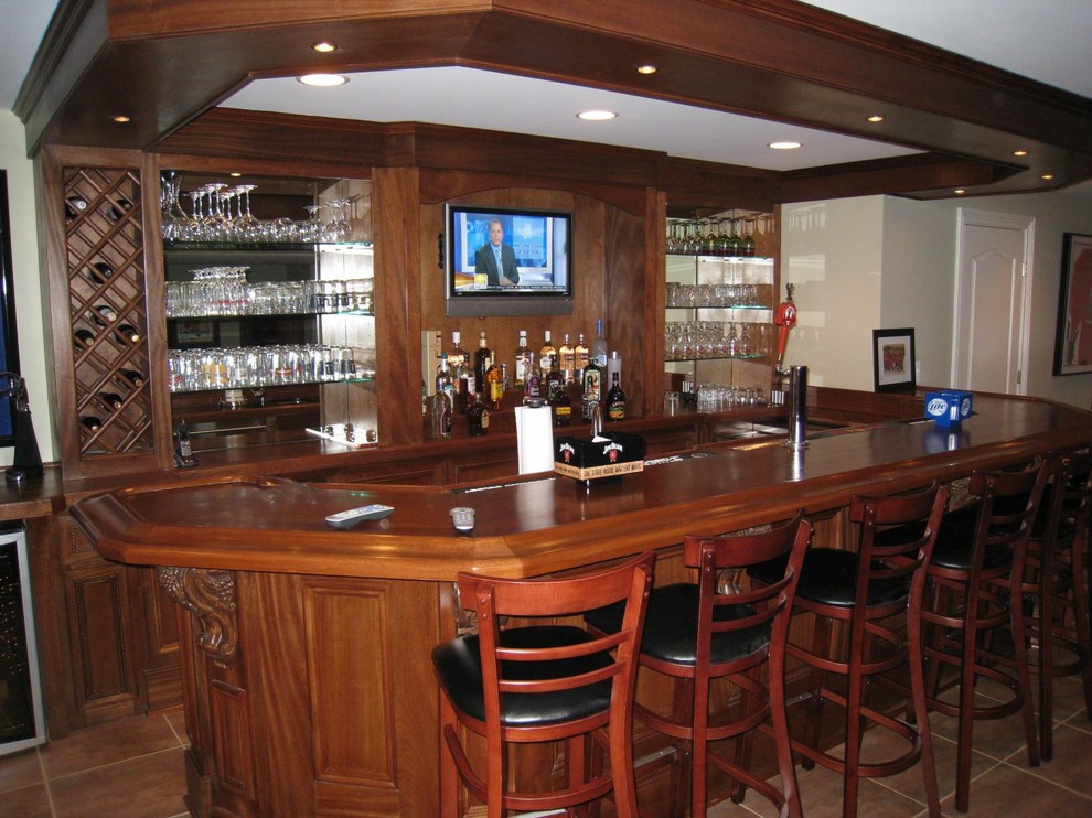 Пример оригинального дизайна: домашний бар в классическом стиле