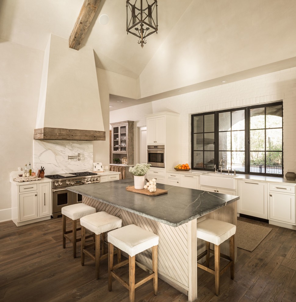 Inspiration for a farmhouse kitchen remodel in Houston