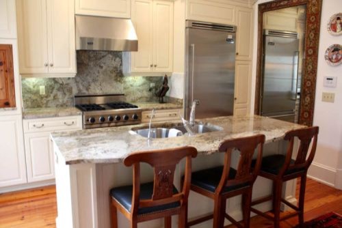 This is an example of a bohemian kitchen in Charleston.