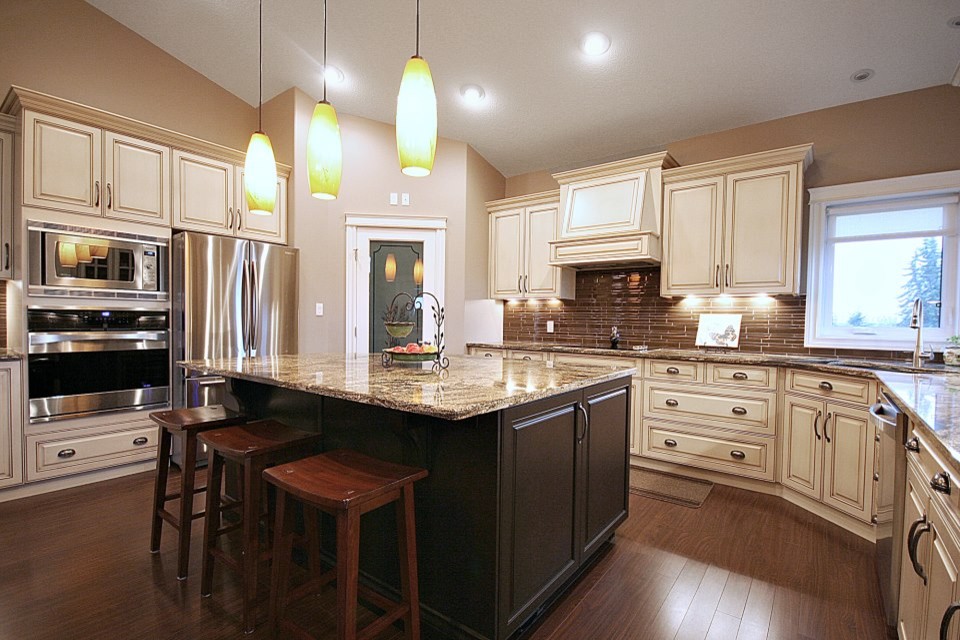 Example of a classic kitchen design in Calgary