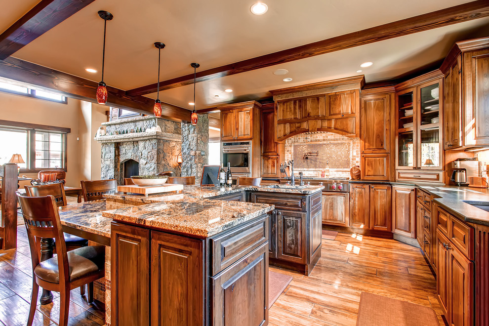 Example of a classic kitchen design in Denver