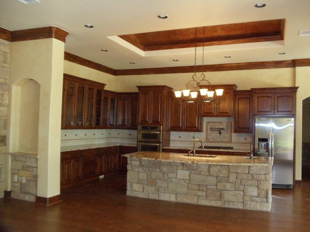 Example of a tuscan kitchen design in Austin