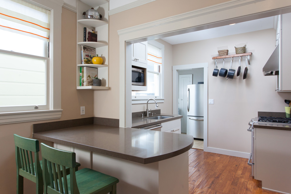 Example of a classic kitchen design in San Francisco