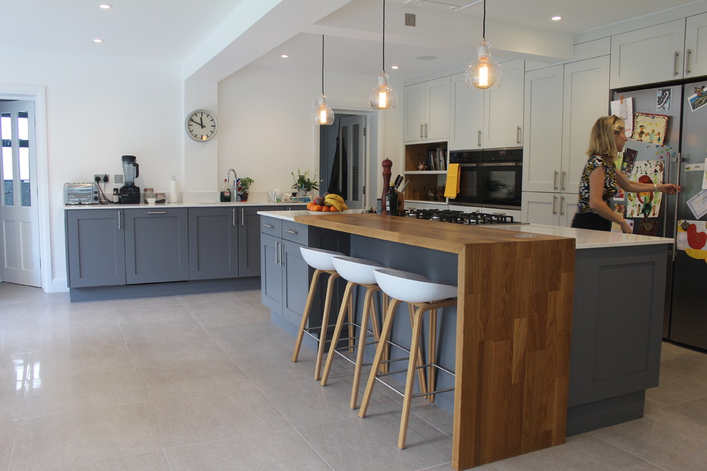 Inspiration for a contemporary kitchen remodel in Hertfordshire