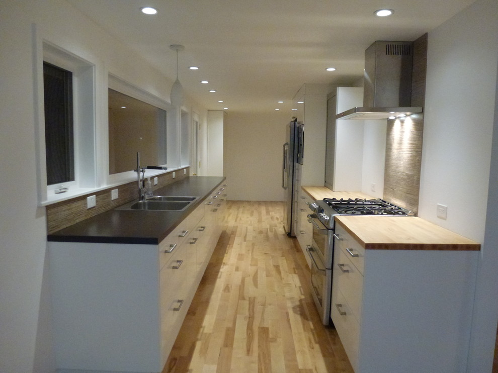 Inspiration for a contemporary kitchen remodel in Portland