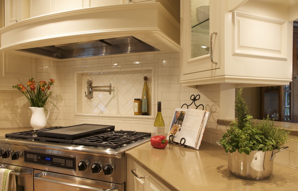 Elegant kitchen photo in Portland