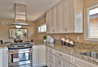 1960s Ranch Successful University City Flip Sold In 48 Hours American Traditional Kitchen San Diego By Elements Home Staging Houzz