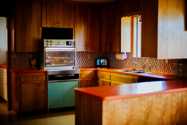 https://st.hzcdn.com/simgs/pictures/kitchens/1962-atomic-ranch-cherie-gilbert-design-img~abc1591a04ab5a12_4-7089-1-804e48d.jpg