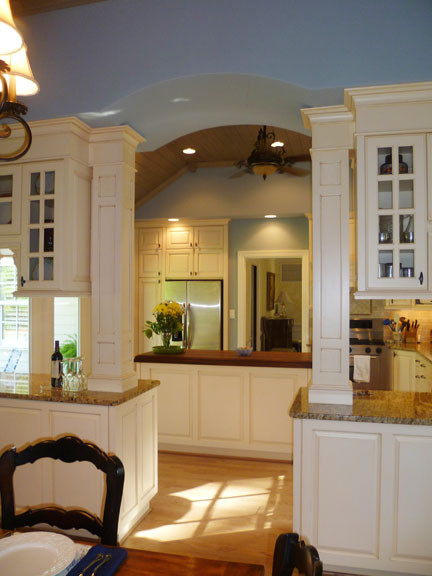 Inspiration for a traditional kitchen in Raleigh.