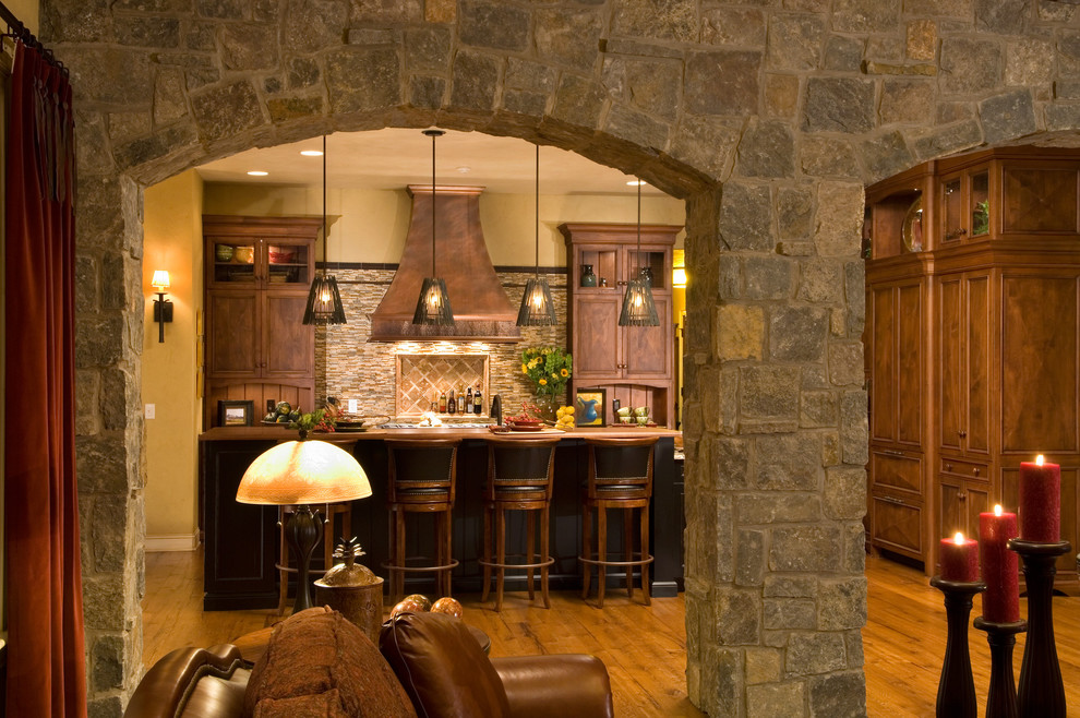 Foto di una cucina ad ambiente unico classica con struttura in muratura
