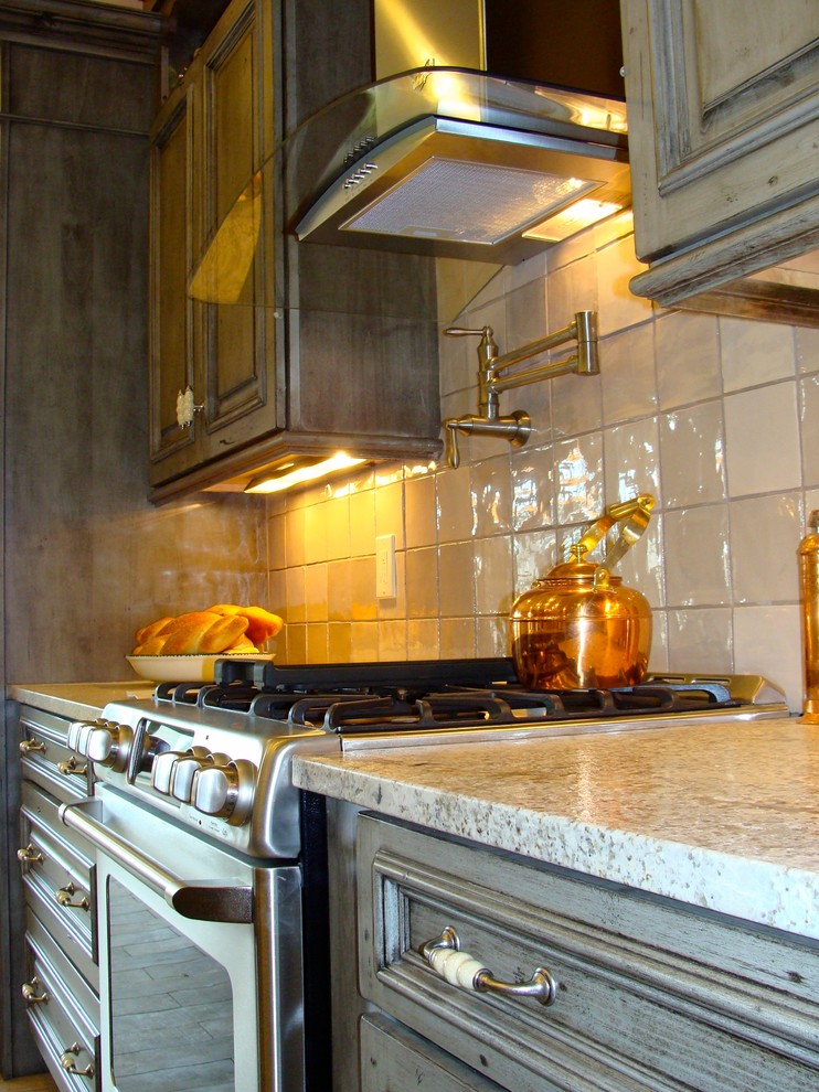 Пример оригинального дизайна: кухня в классическом стиле