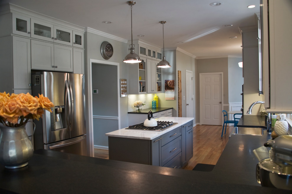 Kitchen - traditional kitchen idea in Atlanta