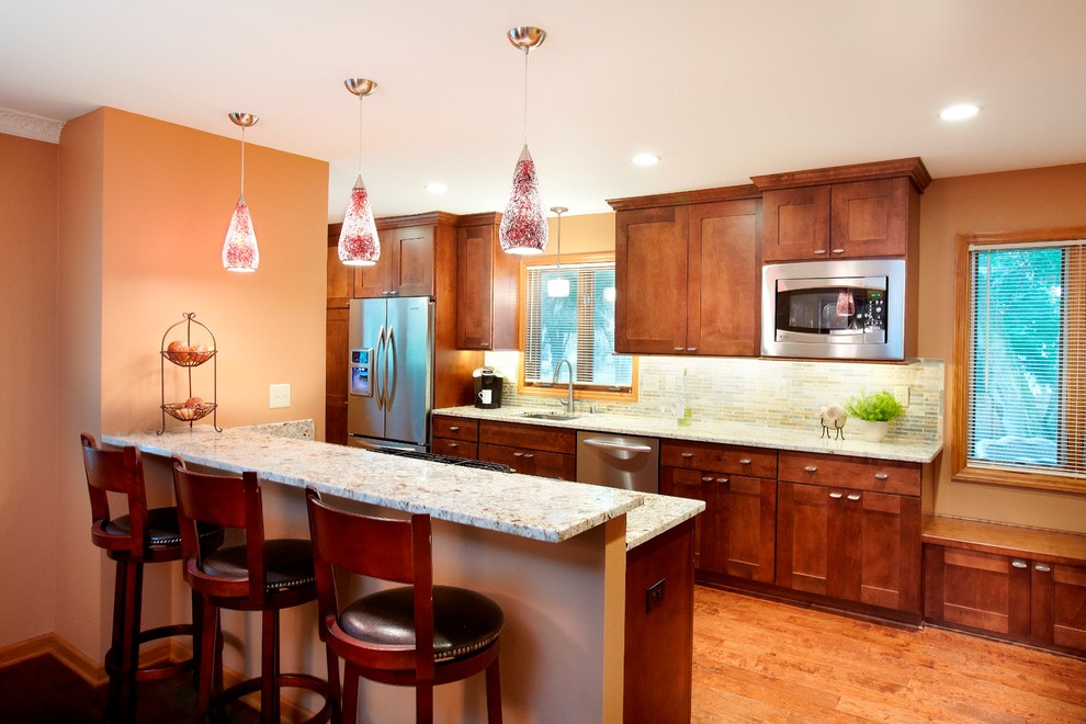 Example of a mid-sized classic eat-in kitchen design in Milwaukee with stainless steel appliances